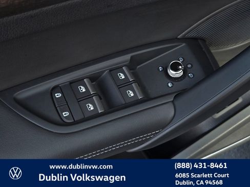 Used 2023 Audi Q5 2.0T Prestige w/ Prestige Package image 11