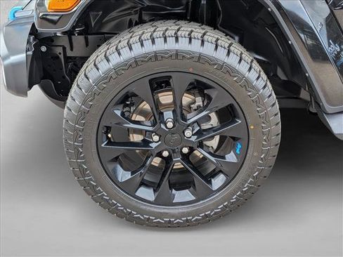 Used 2023 Jeep Wrangler Unlimited Sahara AWD/4WD image 9
