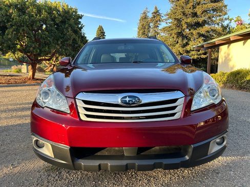 Used 2011 Subaru Outback 2.5i Premium image 6