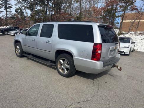 Used 2012 Chevrolet Suburban LTZ image 7