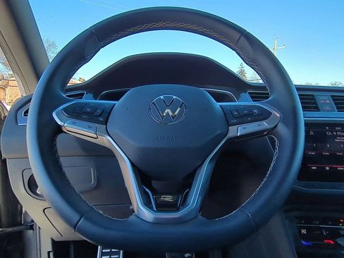 Used 2023 Volkswagen Tiguan SE R-Line image 22