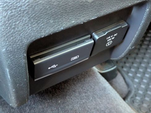 Used 2019 Jeep Cherokee Latitude Plus w/ Comfort/Convenience Group image 25