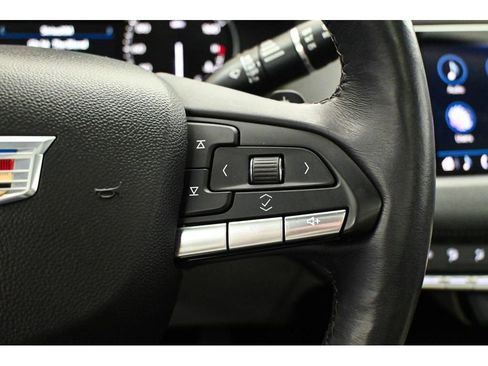 Used 2023 Cadillac XT4 Luxury w/ Cold Weather Package FWD image 39