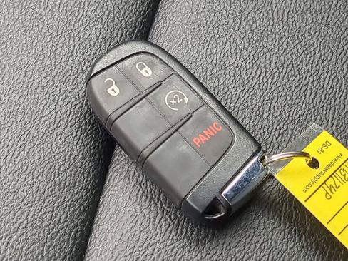 Certified 2024 Jeep Compass Limited image 33