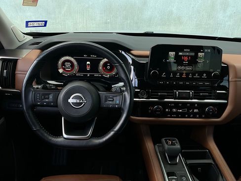 Used 2023 Nissan Pathfinder Platinum image 16