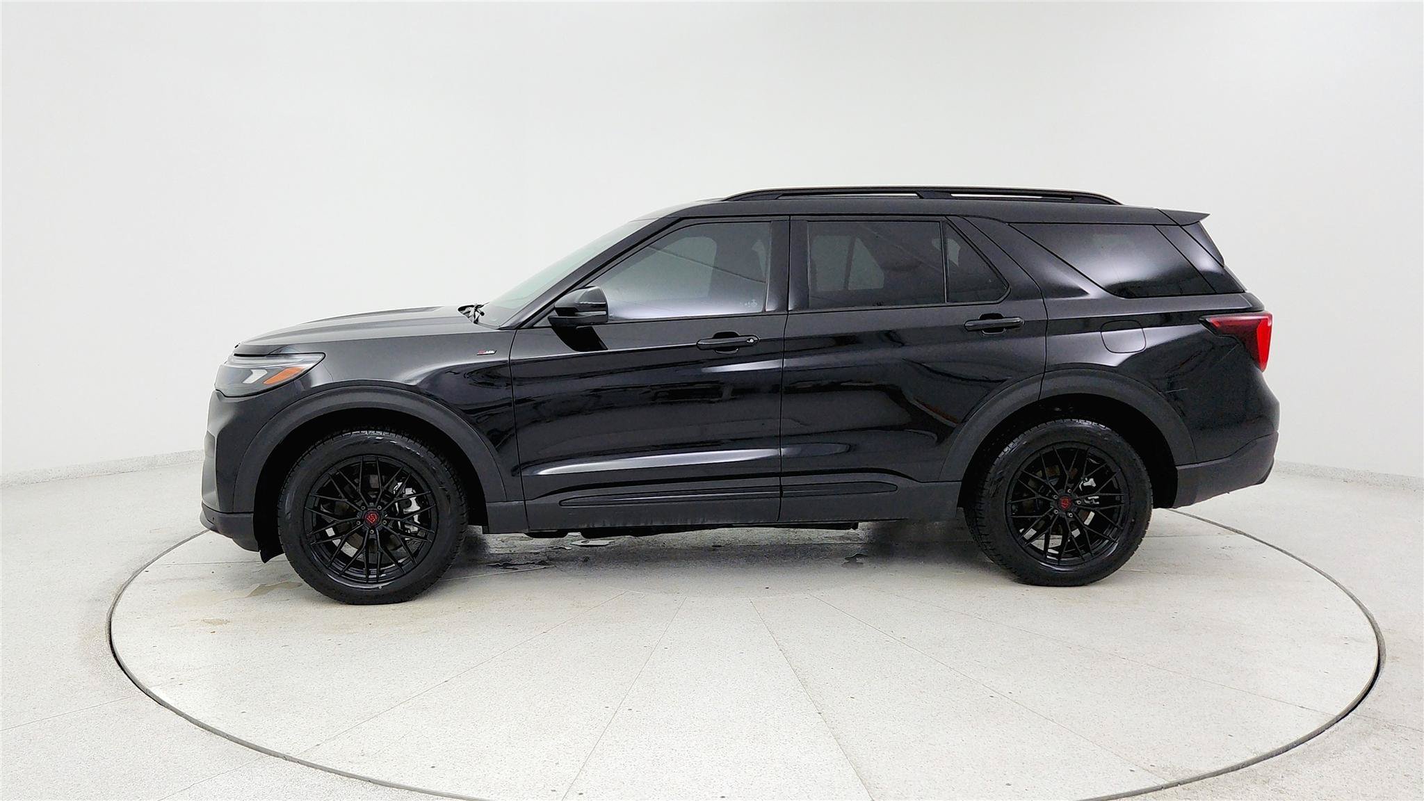 Used 2025 Ford Explorer ST-Line AWD/4WD image 2