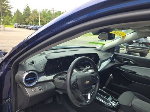 Used 2024 Chevrolet Trax LT w/ Driver Confidence Package FWD image 6