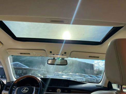 Used 2013 Lexus ES 300h w/ Luxury Pkg image 13