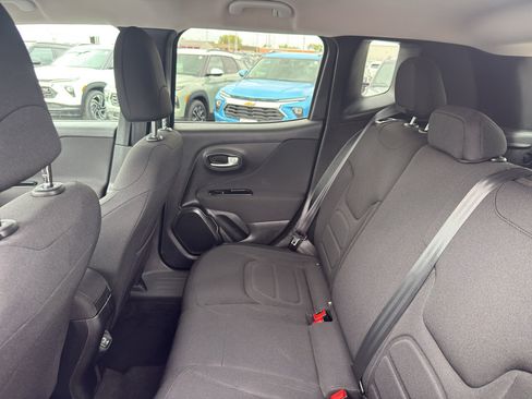 Used 2020 Jeep Renegade Latitude w/ Cold Weather Group AWD/4WD image 32