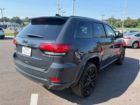 Used 2018 Jeep Grand Cherokee Altitude AWD/4WD image 6