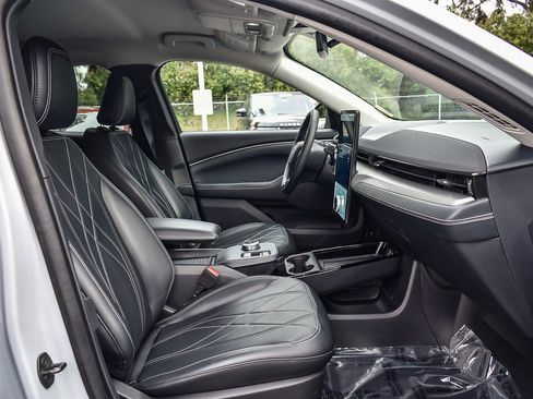 Used 2023 Ford Mustang Mach-E Select image 15