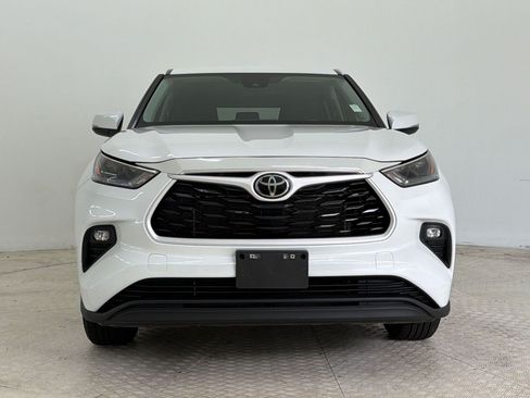 Used 2025 Toyota Highlander LE FWD image 6