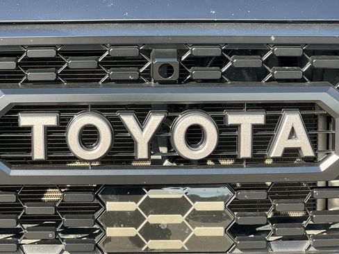 Used 2021 Toyota Tacoma SR5 w/ Technology Package AWD/4WD image 16