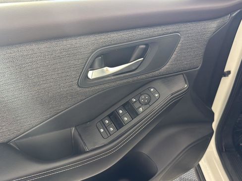 Used 2021 Nissan Rogue SV image 12