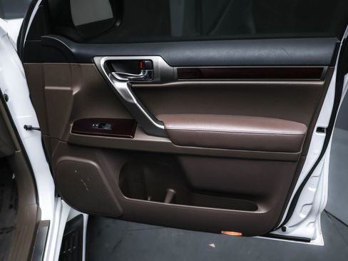 Used 2018 Lexus GX 460 Luxury image 35