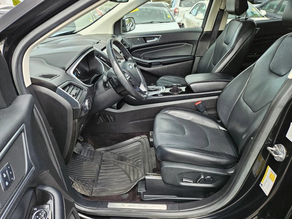 Used 2017 Ford Edge Titanium AWD/4WD image 16