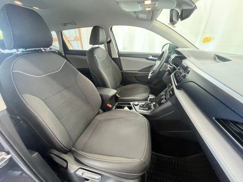 Certified 2024 Volkswagen Taos SE image 13