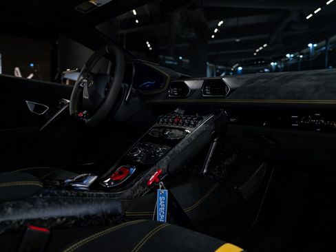 Used 2018 Lamborghini Huracan Performante AWD/4WD image 26
