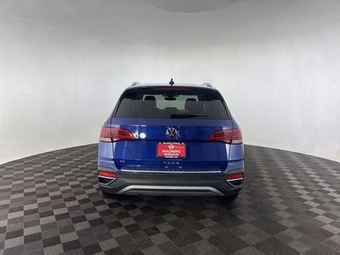 Used 2023 Volkswagen Taos SE w/ Panoramic Sunroof Package image 7