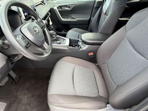 Used 2025 Toyota RAV4 XLE image 5