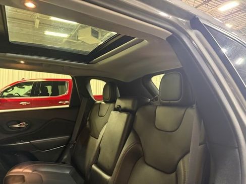 Used 2023 Jeep Cherokee Trailhawk w/ Sun & Sound Group image 22