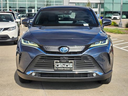 Used 2022 Toyota Venza Limited image 2