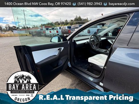 Used 2021 Tesla Model Y Long Range AWD/4WD image 11