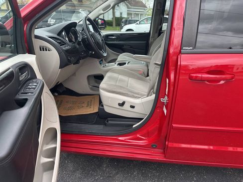 Used 2013 Dodge Grand Caravan SXT FWD image 18