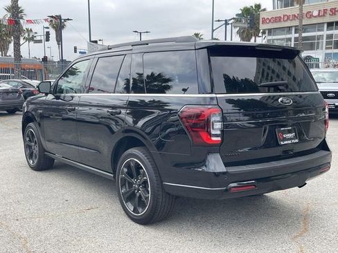 Used 2023 Ford Expedition Limited image 14