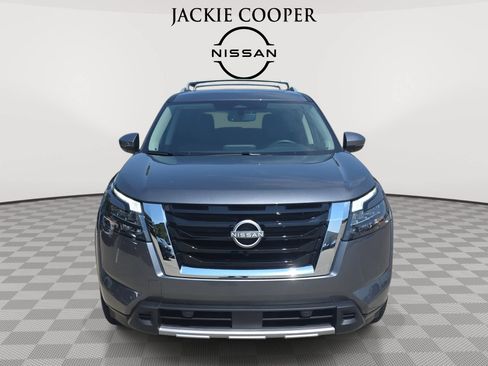 Used 2025 Nissan Pathfinder SL w/ SL Premium Package AWD/4WD image 2