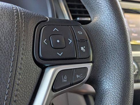 Used 2019 Toyota Highlander LE FWD image 13
