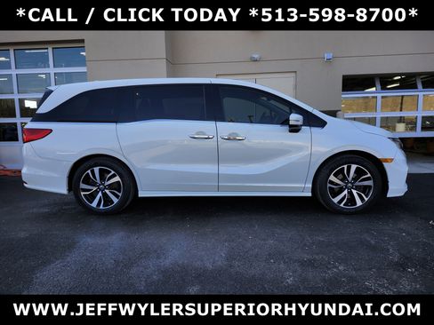 Used 2018 Honda Odyssey Elite image 2