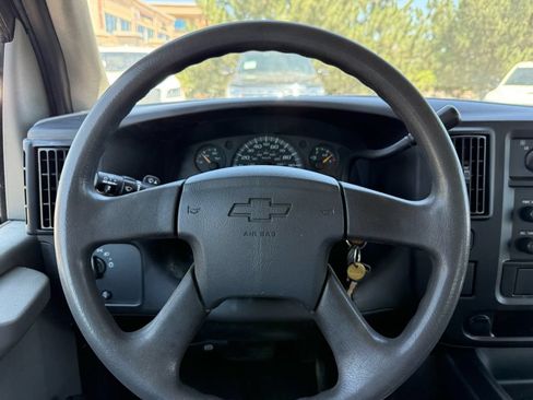 Used 2007 Chevrolet Express 1500 Passenger RWD image 23