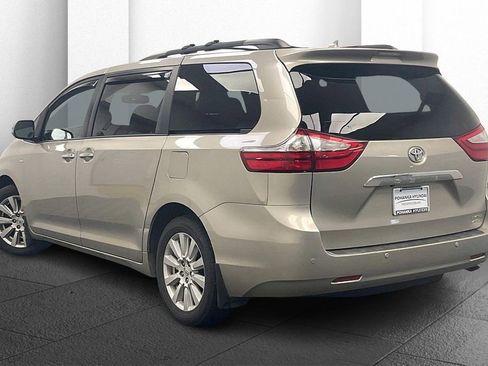 Used 2017 Toyota Sienna Limited Premium image 8