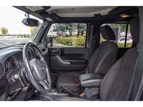 Used 2018 Jeep Wrangler Unlimited Sport S AWD/4WD image 28
