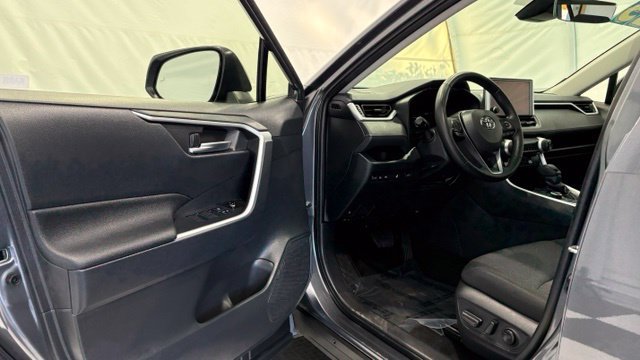 Used 2025 Toyota RAV4 XLE w/ Convenience Package AWD/4WD image 32
