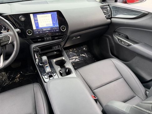 Used 2025 Lexus NX 250 FWD w/ Premium Package image 40