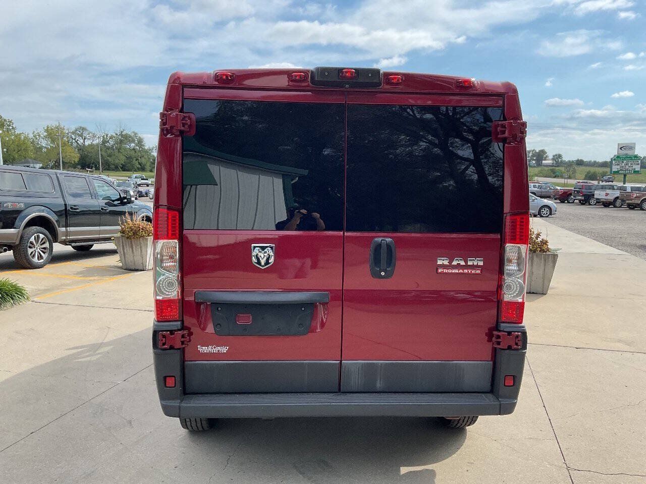 Used 2017 RAM ProMaster 1500 w/ Premium Appearance Group FWD image 7
