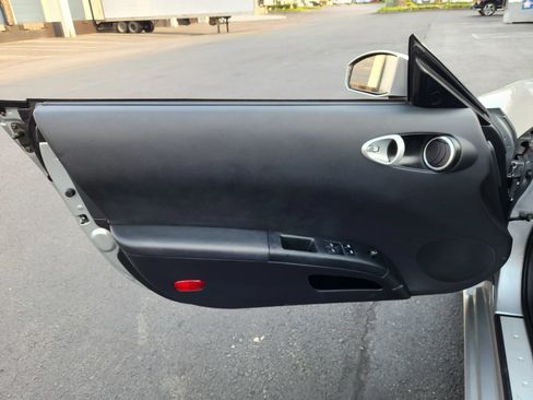 Used 2005 Nissan 350Z Touring RWD image 8