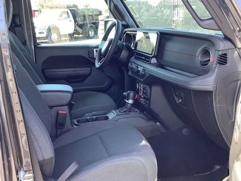 Certified 2025 Jeep Wrangler Unlimited Rubicon AWD/4WD image 14