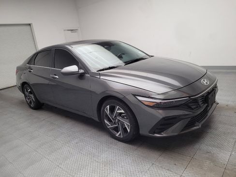 Used 2025 Hyundai Elantra SEL FWD image 13