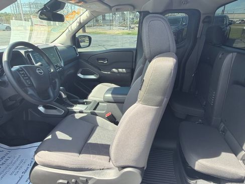 Used 2025 Nissan Frontier SV w/ Tow Package RWD image 13