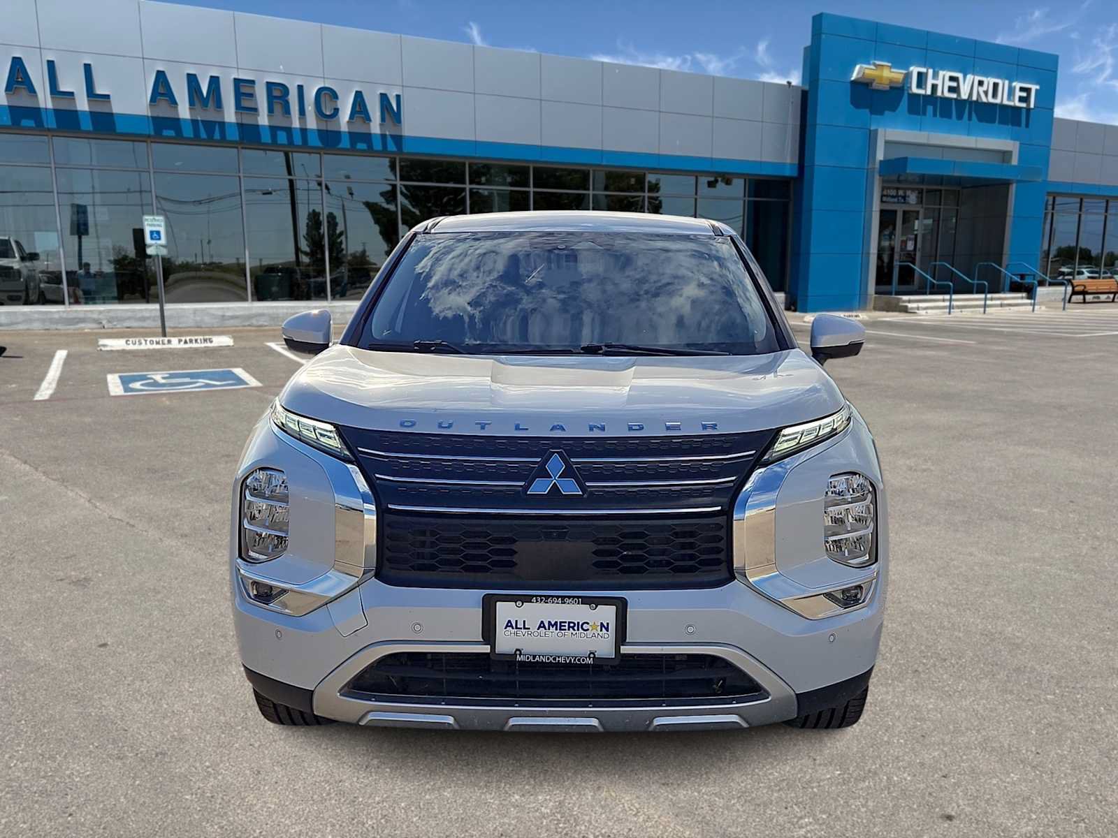 Used 2023 Mitsubishi Outlander SE FWD image 3