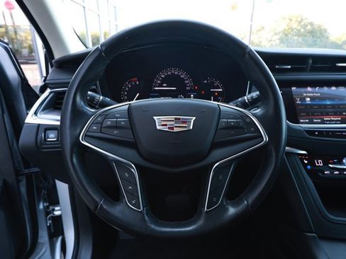 Used 2018 Cadillac XT5 Premium Luxury FWD image 11