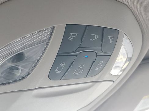 Used 2024 Chrysler Pacifica Touring-L FWD image 30