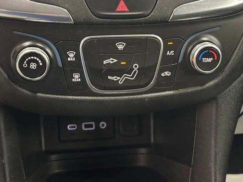 Used 2019 Chevrolet Equinox LT FWD image 30