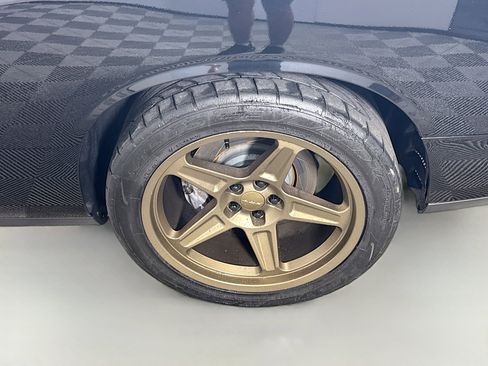 Used 2016 Dodge Challenger R/T Scat Pack w/ Leather Interior Group image 35