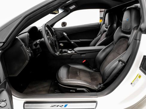 Used 2012 Chevrolet Corvette ZR1 w/ 3ZR Preferred Equipment Group RWD image 4
