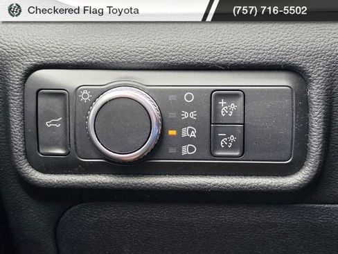 Used 2021 Ford Explorer XLT RWD image 10