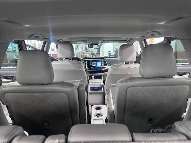 Used 2017 Toyota Highlander XLE AWD/4WD image 11